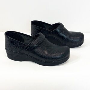 Dansko Genuine Leather Black Floral Print Embossed
Platform Mule Slip On Clogs